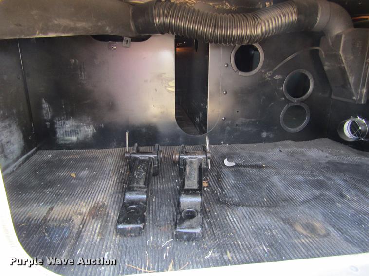 image for item DE6825 2011 Kenworth T660 semi truck