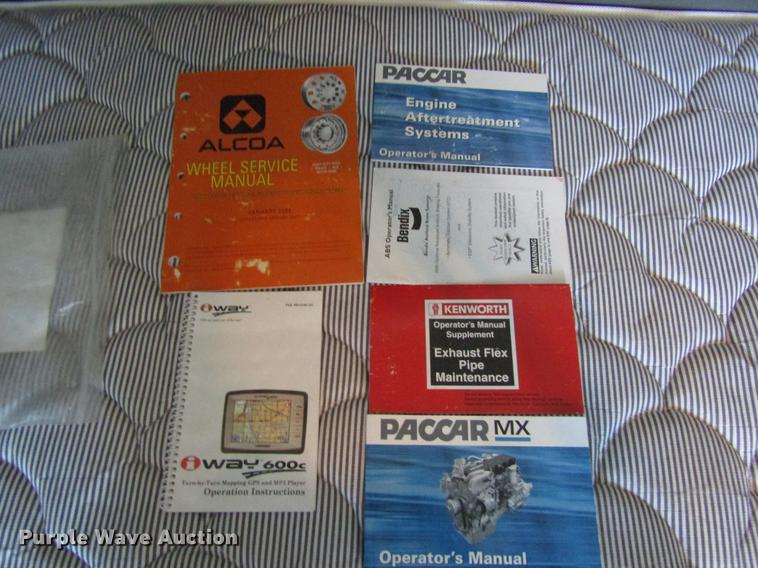 image for item DE6825 2011 Kenworth T660 semi truck