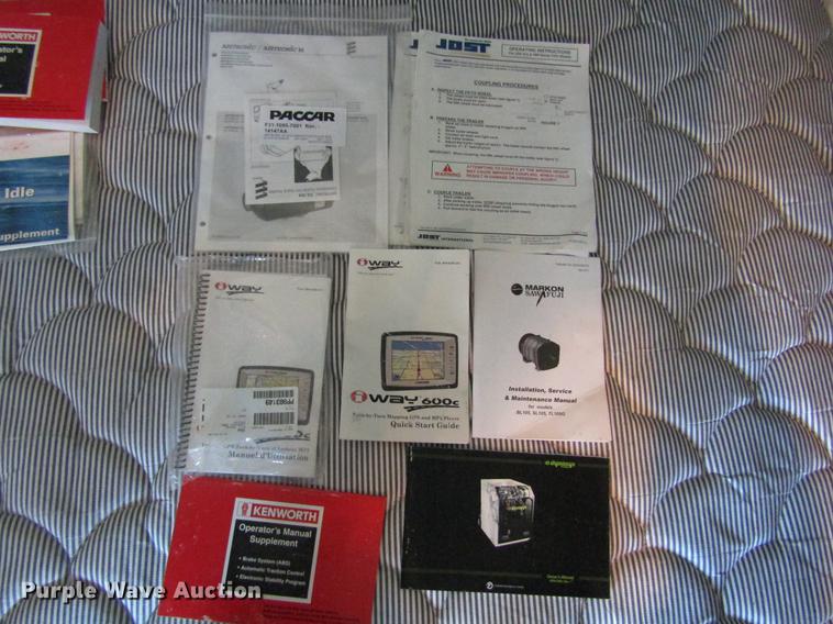 image for item DE6825 2011 Kenworth T660 semi truck