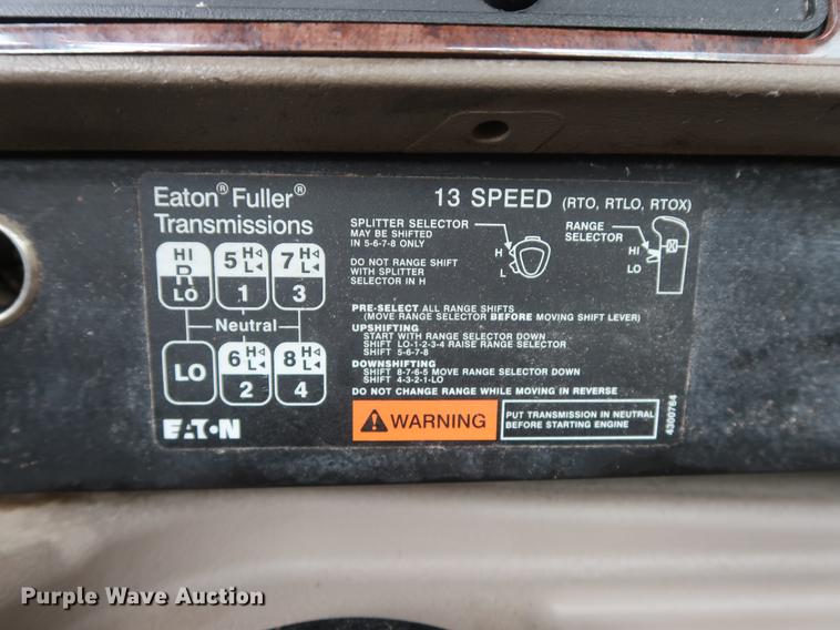 image for item DF3704 2007 International 9400i semi truck