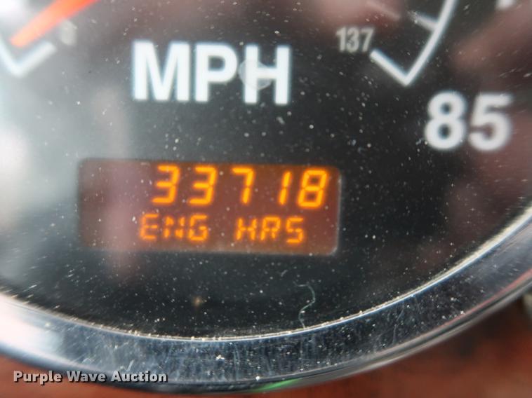 image for item DF3704 2007 International 9400i semi truck