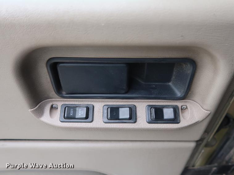 image for item DF3704 2007 International 9400i semi truck