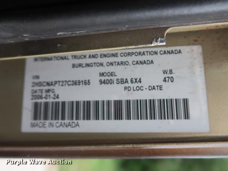 image for item DF3704 2007 International 9400i semi truck