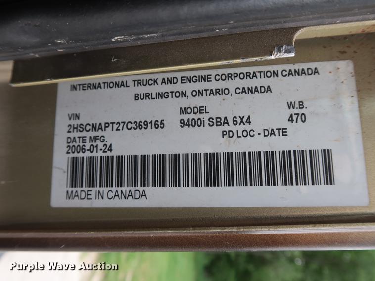 image for item DF3704 2007 International 9400i semi truck