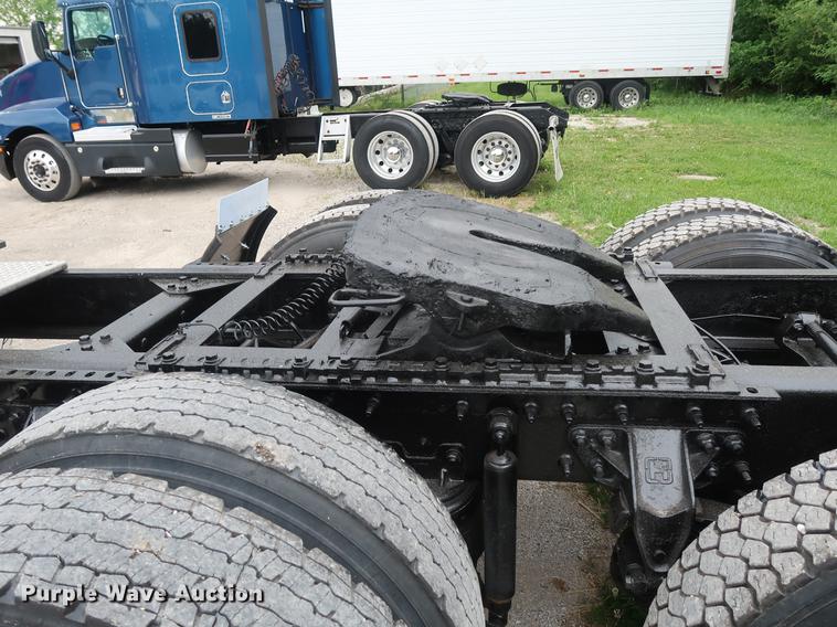 image for item DF3704 2007 International 9400i semi truck