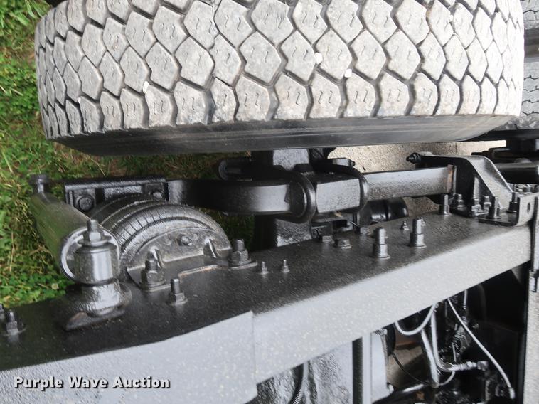 image for item DF3704 2007 International 9400i semi truck