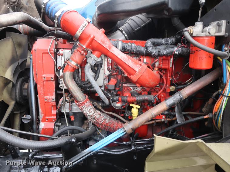 image for item DF3704 2007 International 9400i semi truck