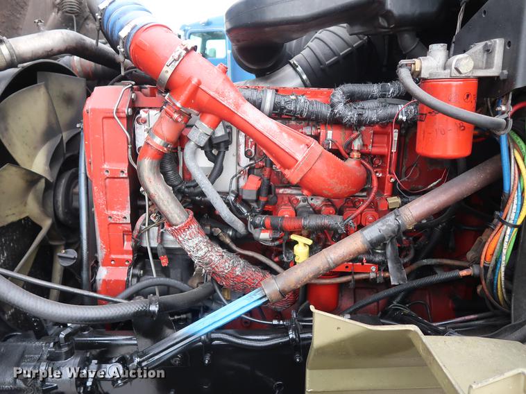 image for item DF3704 2007 International 9400i semi truck