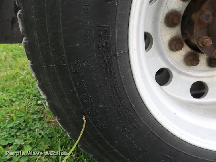 image for item DF3704 2007 International 9400i semi truck