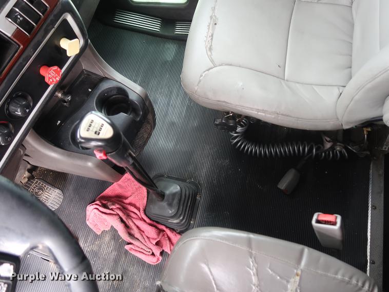 image for item DF3705 2006 Kenworth T600 semi truck