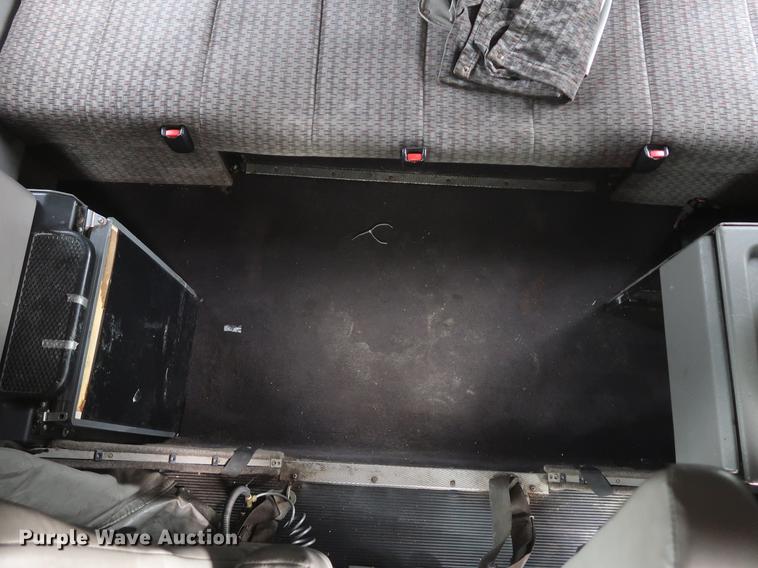 image for item DF3705 2006 Kenworth T600 semi truck