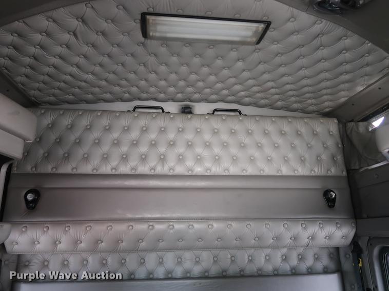 image for item DF3705 2006 Kenworth T600 semi truck