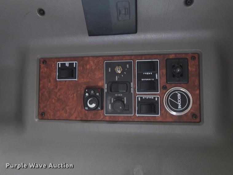 image for item DF3705 2006 Kenworth T600 semi truck