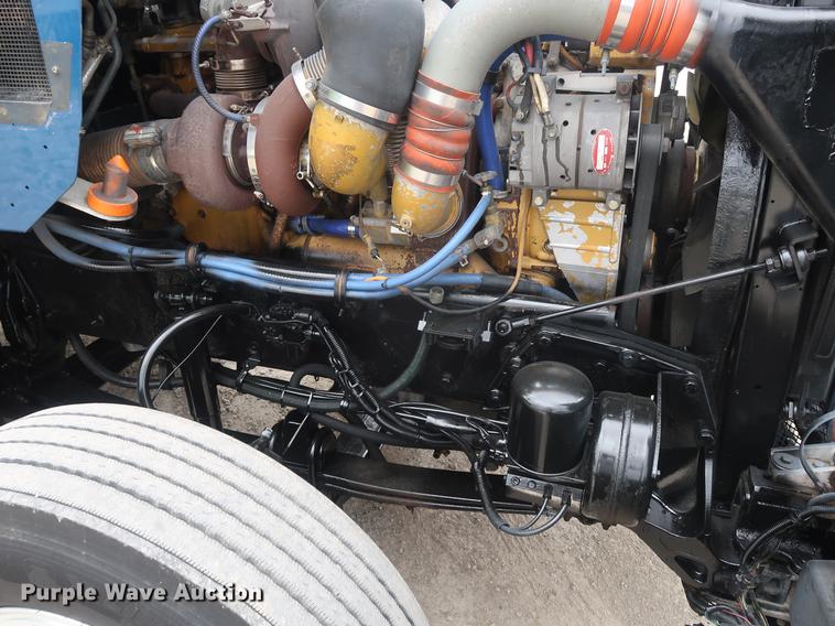 image for item DF3705 2006 Kenworth T600 semi truck