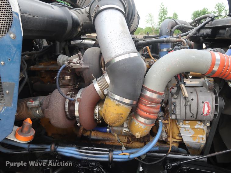 image for item DF3705 2006 Kenworth T600 semi truck