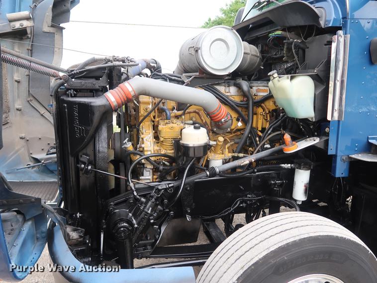 image for item DF3705 2006 Kenworth T600 semi truck