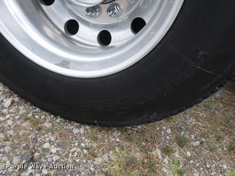 image for item DF3705 2006 Kenworth T600 semi truck