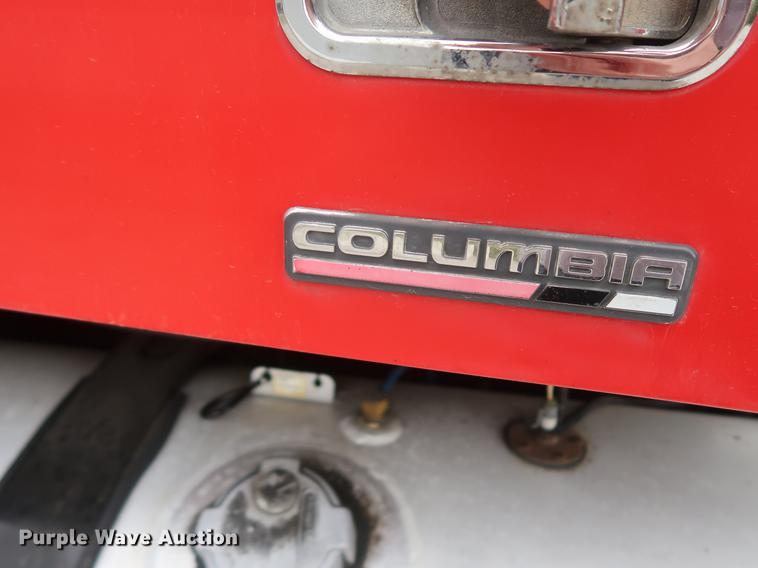 image for item DF3706 2007 Freightliner Columbia semi truck