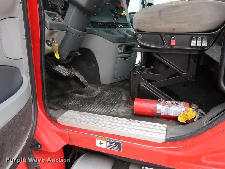 image for item DF3706 2007 Freightliner Columbia semi truck