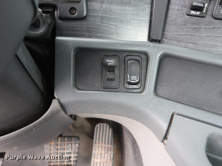 image for item DF3706 2007 Freightliner Columbia semi truck