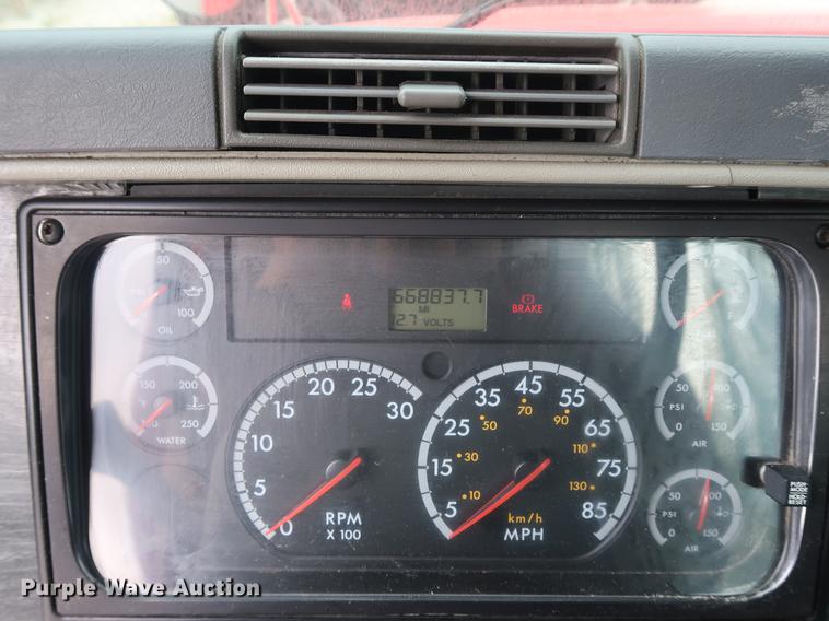 image for item DF3706 2007 Freightliner Columbia semi truck