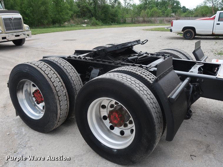 image for item DF3706 2007 Freightliner Columbia semi truck