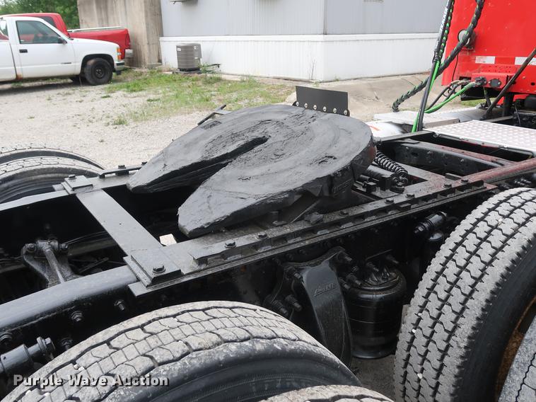 image for item DF3706 2007 Freightliner Columbia semi truck