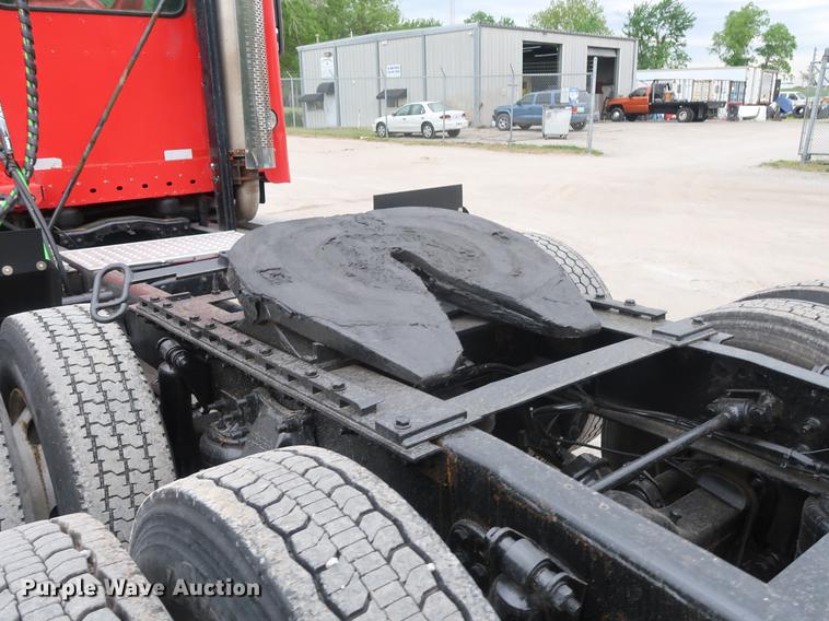 image for item DF3706 2007 Freightliner Columbia semi truck