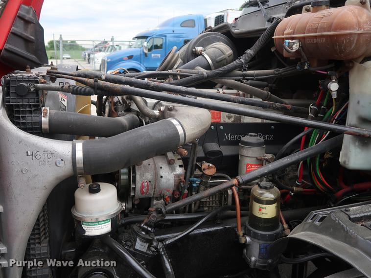 image for item DF3706 2007 Freightliner Columbia semi truck