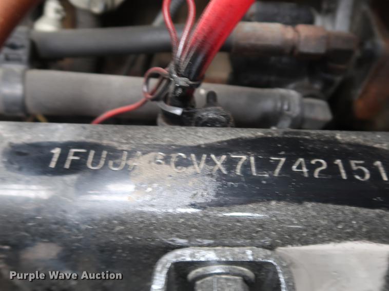 image for item DF3706 2007 Freightliner Columbia semi truck