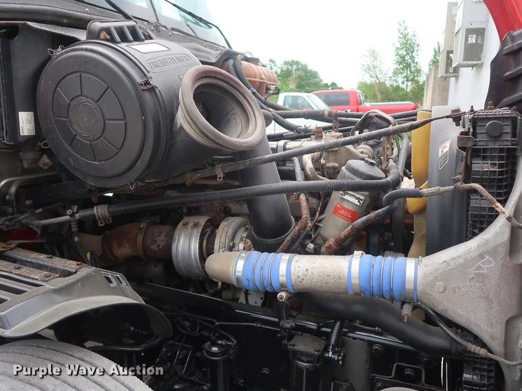 image for item DF3706 2007 Freightliner Columbia semi truck