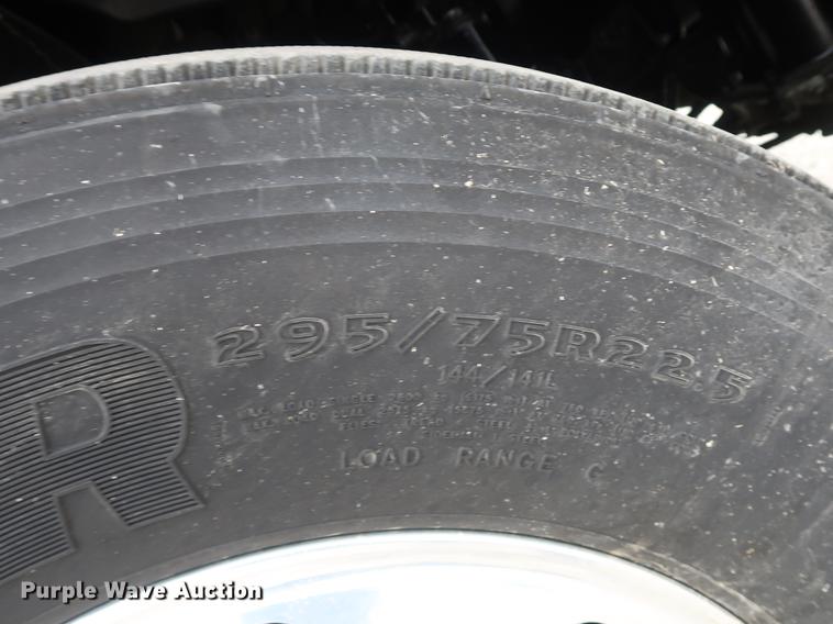 image for item DF3706 2007 Freightliner Columbia semi truck