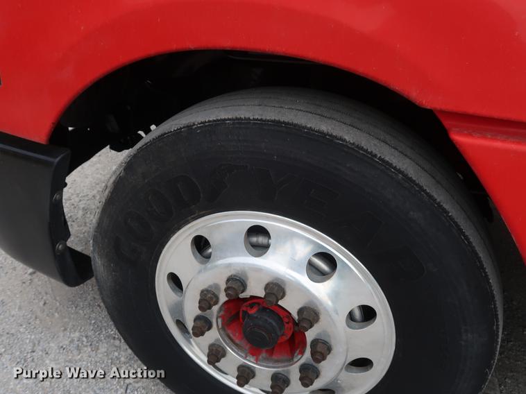 image for item DF3706 2007 Freightliner Columbia semi truck