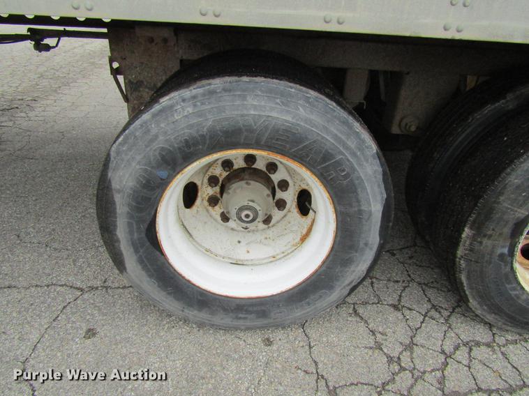 image for item DF3804 2000 Fruehauf dry van trailer