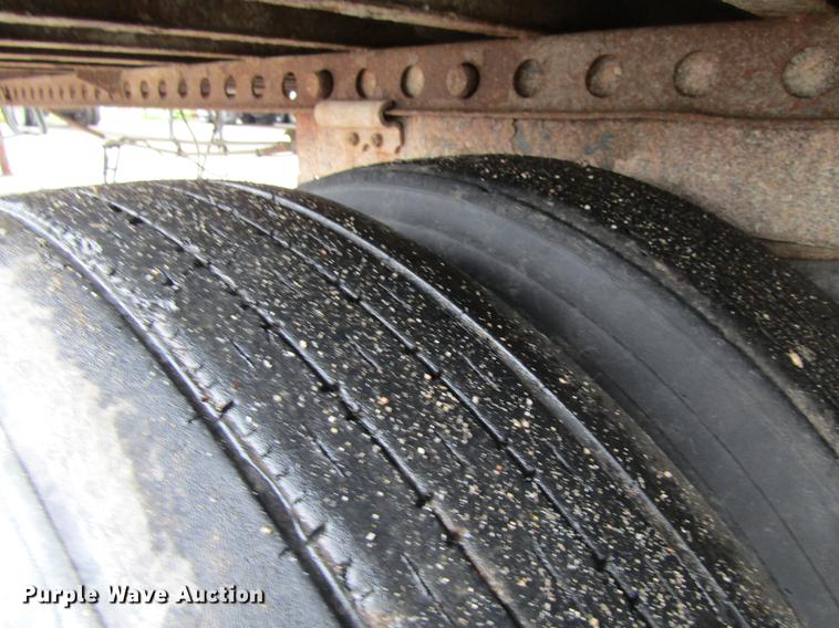 image for item DF3804 2000 Fruehauf dry van trailer