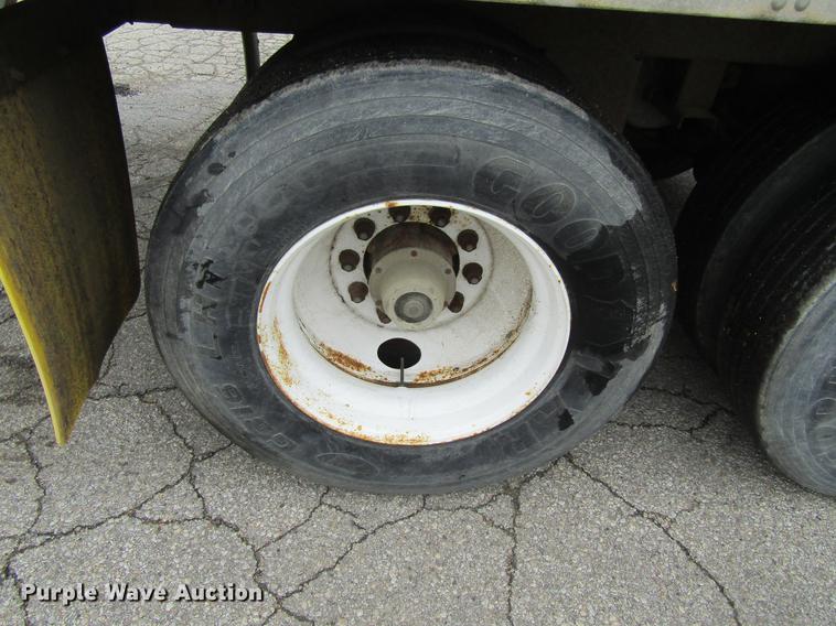 image for item DF3804 2000 Fruehauf dry van trailer