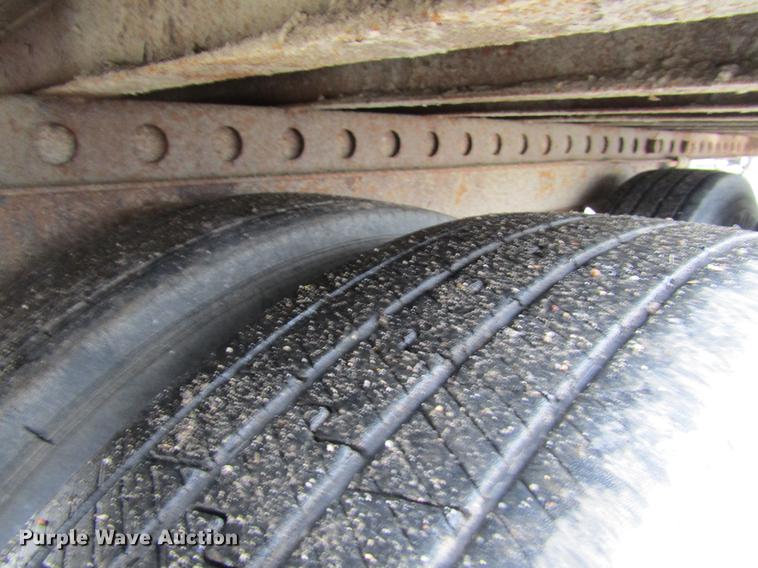 image for item DF3804 2000 Fruehauf dry van trailer