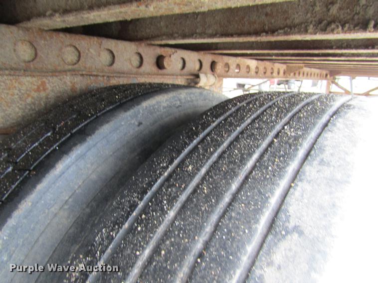 image for item DF3804 2000 Fruehauf dry van trailer