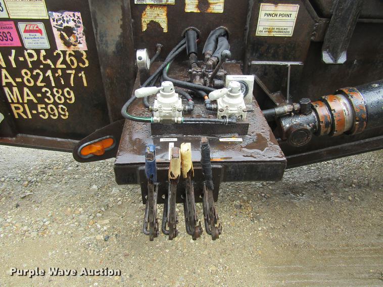 image for item DF3807 2007 Galbreath roll-off double container trailer