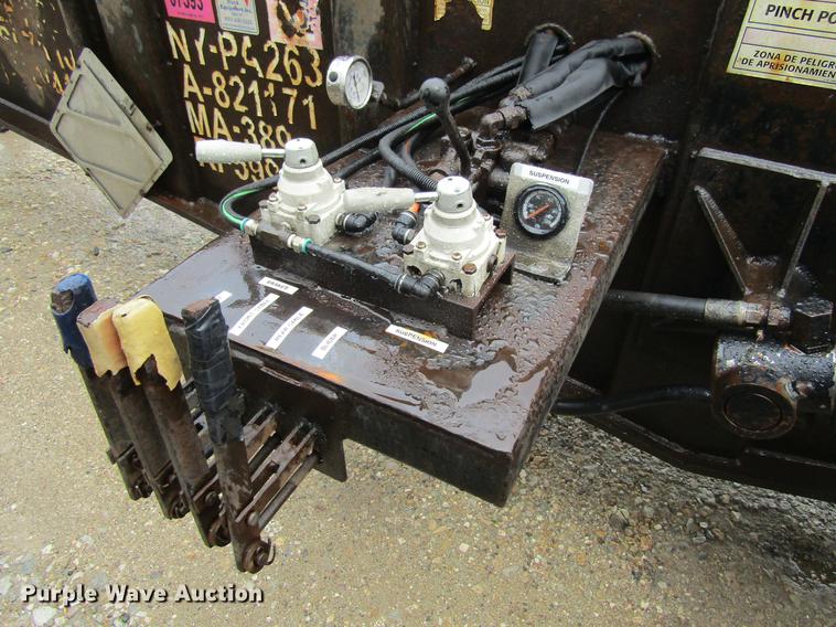 image for item DF3807 2007 Galbreath roll-off double container trailer