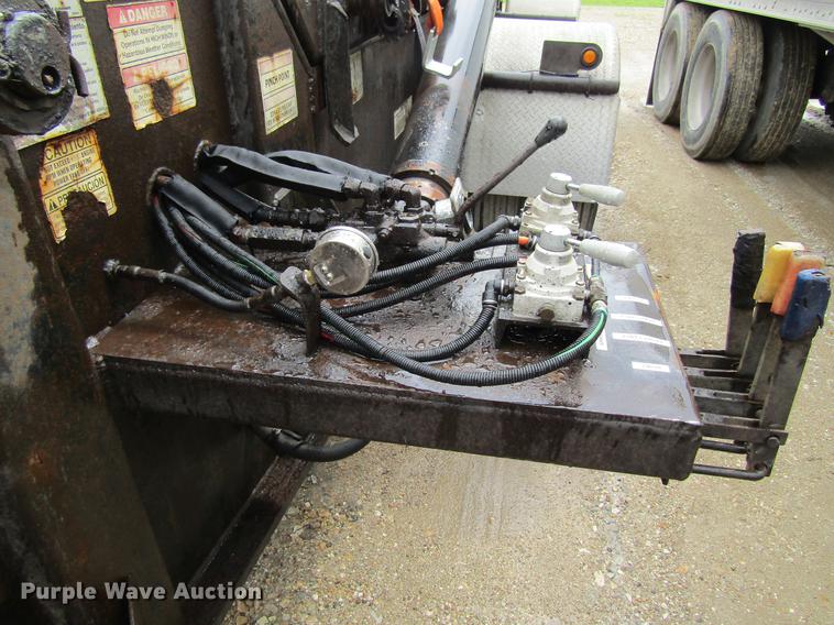 image for item DF3807 2007 Galbreath roll-off double container trailer