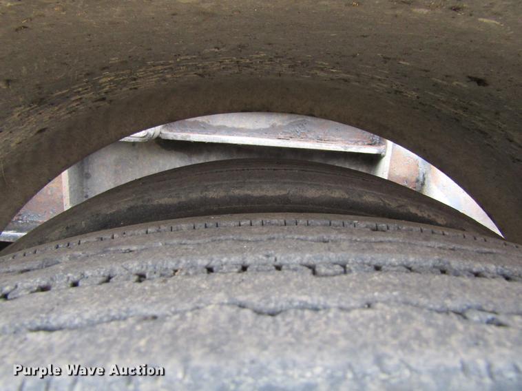 image for item DF3807 2007 Galbreath roll-off double container trailer