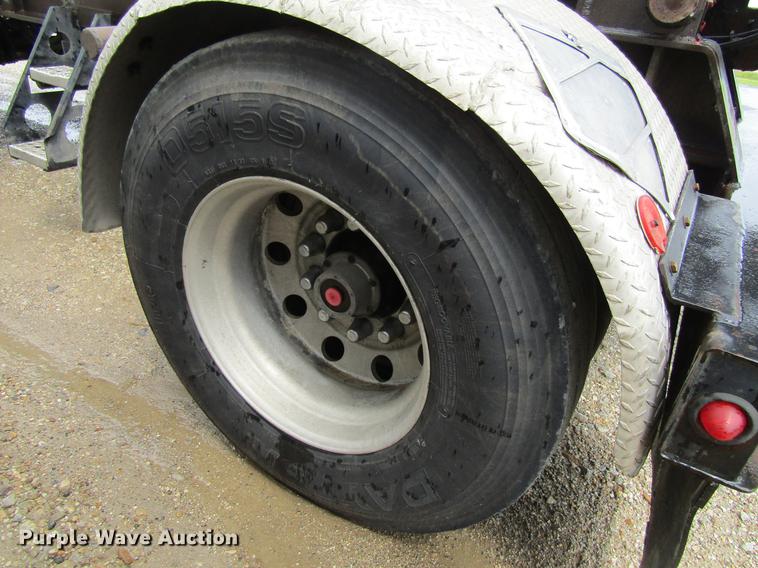 image for item DF3807 2007 Galbreath roll-off double container trailer