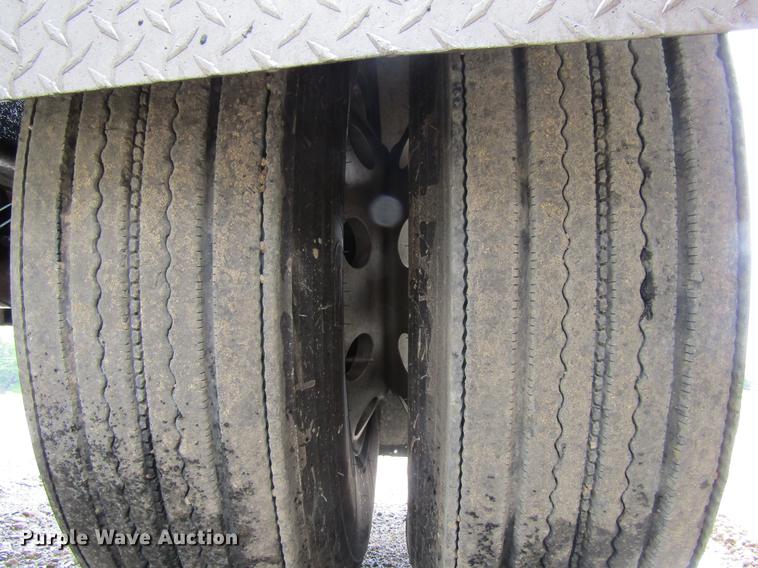 image for item DF3807 2007 Galbreath roll-off double container trailer