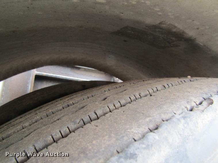 image for item DF3807 2007 Galbreath roll-off double container trailer