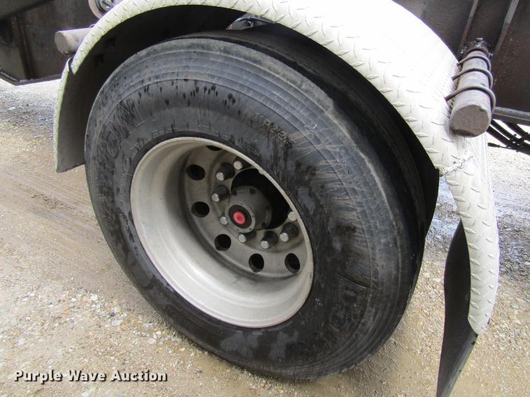 image for item DF3807 2007 Galbreath roll-off double container trailer