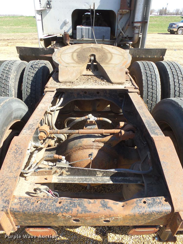 image for item DX9073 1984 International 9670 semi truck