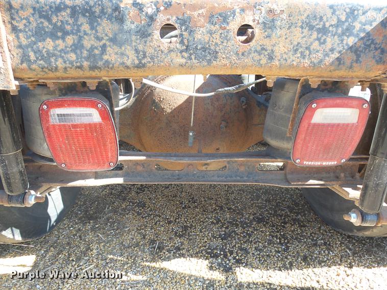 image for item DX9073 1984 International 9670 semi truck