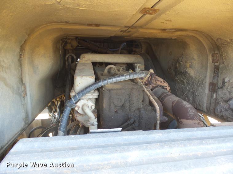 image for item DX9073 1984 International 9670 semi truck