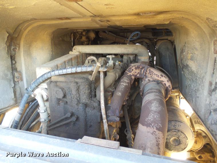 image for item DX9073 1984 International 9670 semi truck